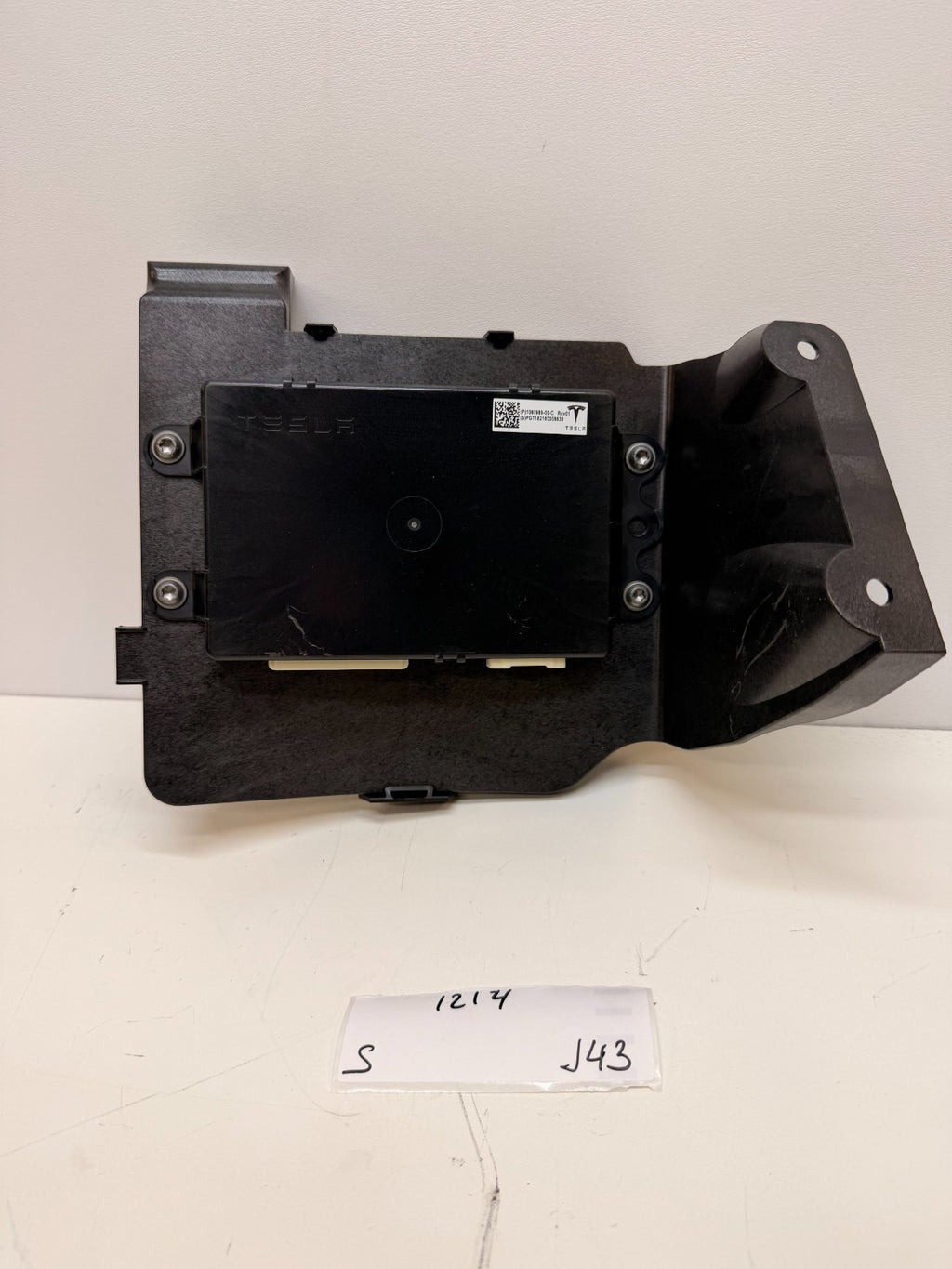 2012-2020 TESLA MODEL S AIR SUSPENSION CONTROL MODULE W/ BRACKET 1060989-00-C