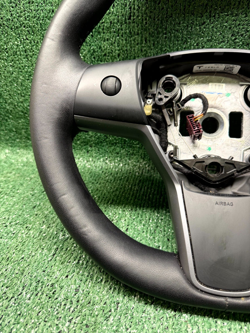 ♦️2020-2025 TESLA MODEL Y LEFT SIDE STEERING WHEEL LEATHER OEM, 1490214-00-B