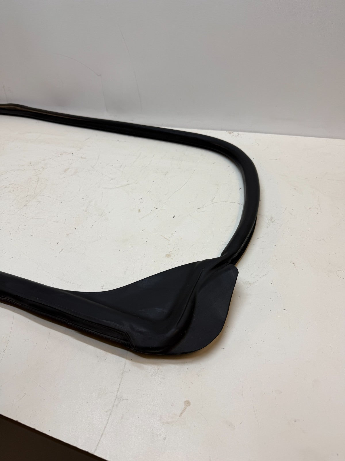 2012-2020 TESLA MODEL S FRONT LEFT DRIVER SIDE DOOR WEATHERSTRIP SEAL