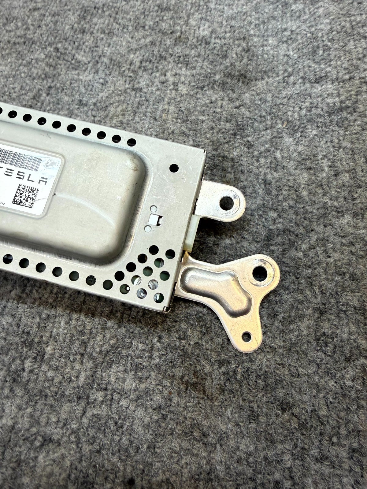 2017–2023 TESLA MODEL 3 RADIO RECEIVER CONTROL MODULE OEM, 1079749-00-D