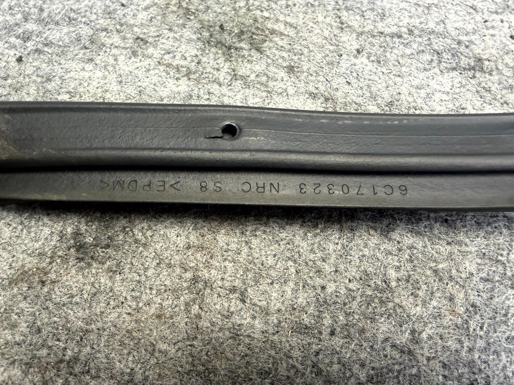 ♦️12-20 TESLA MODEL S REAR RIGHT DOOR WINDOW WEATHERSTRIP SEAL OEM, 6009596-00-D
