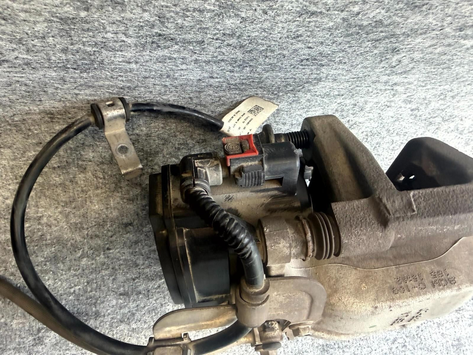 ♦️2017-2023 TESLA MODEL 3 Y RIGHT PASSENGER SIDE BRAKE CALIPER OEM, 1044624-00-H
