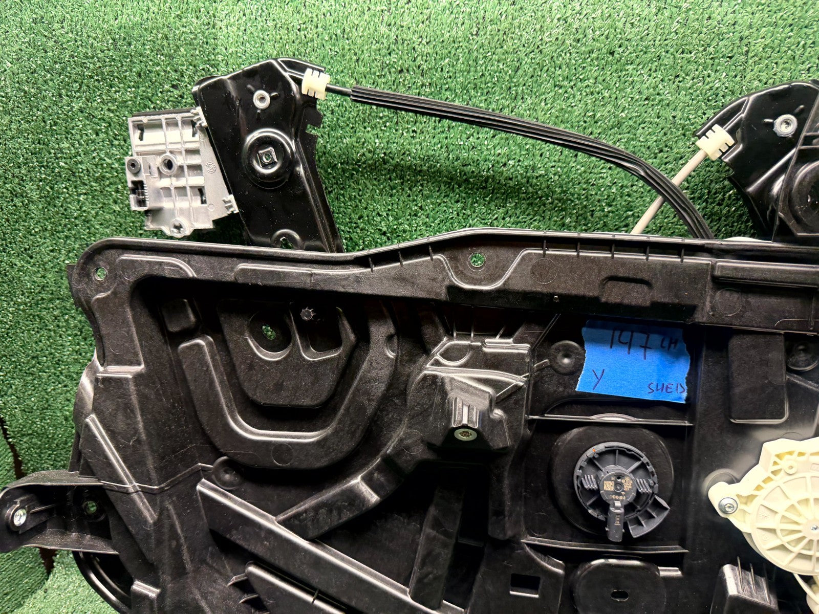 ♦️20–24 TESLA MODEL Y FRONT LEFT SIDE WINDOW REGULATOR W/ MOTOR OEM 1495510-00-G