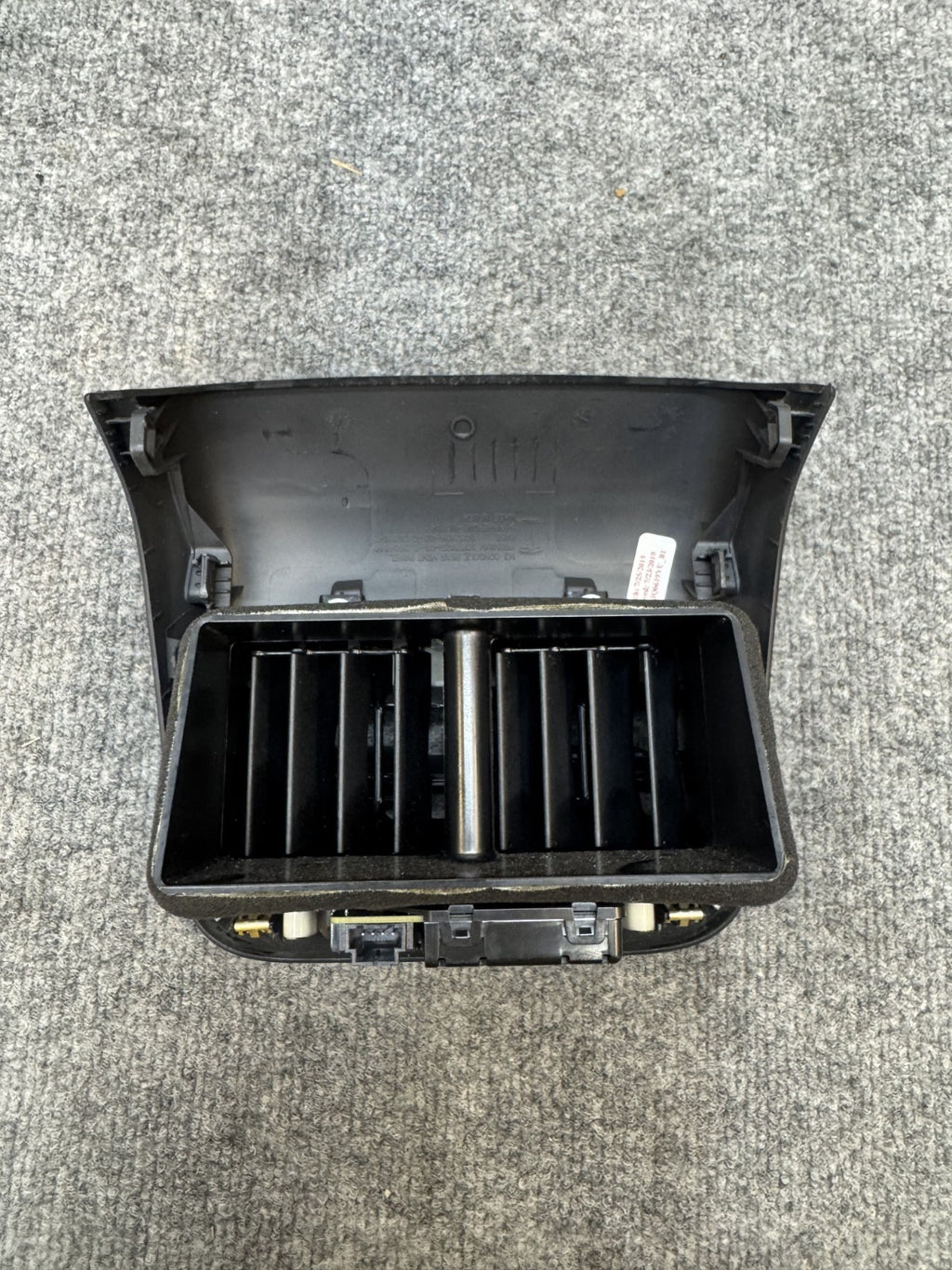 17 - 23 TESLA MODEL 3 REAR CENTER AIR VENT GRILL COVER & USB HUB OEM, 112170000C
