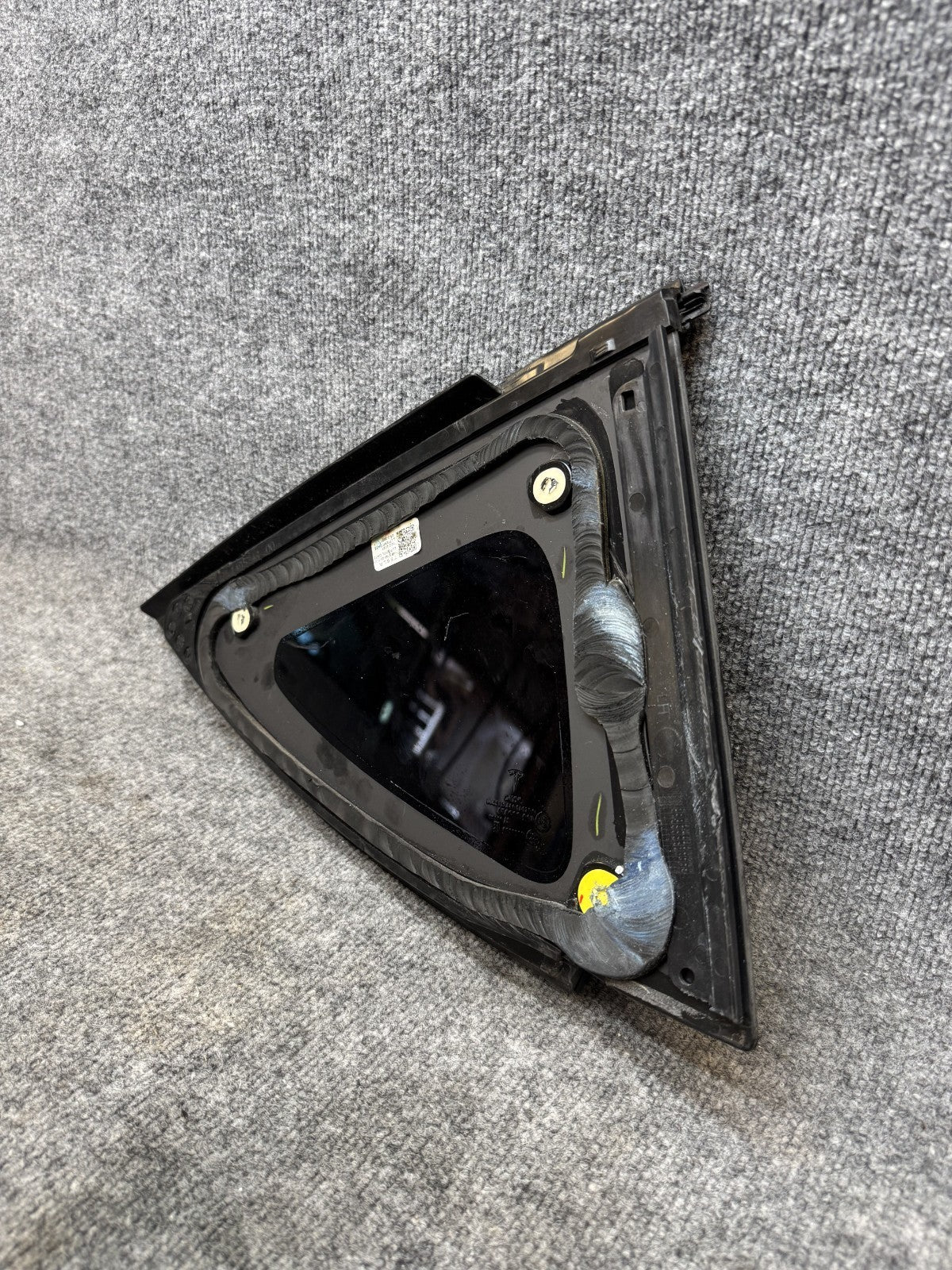 2020 – 2024 TESLA MODEL Y REAR LEFT SIDE QUARTER WINDOW GLASS OEM, 1495740-00-H