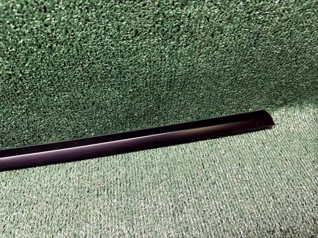 ♦️2020-2024 TESLA MODEL Y FRONT RIGHT DOOR WINDOW BELT MOLDING OEM, 1495722-00-B
