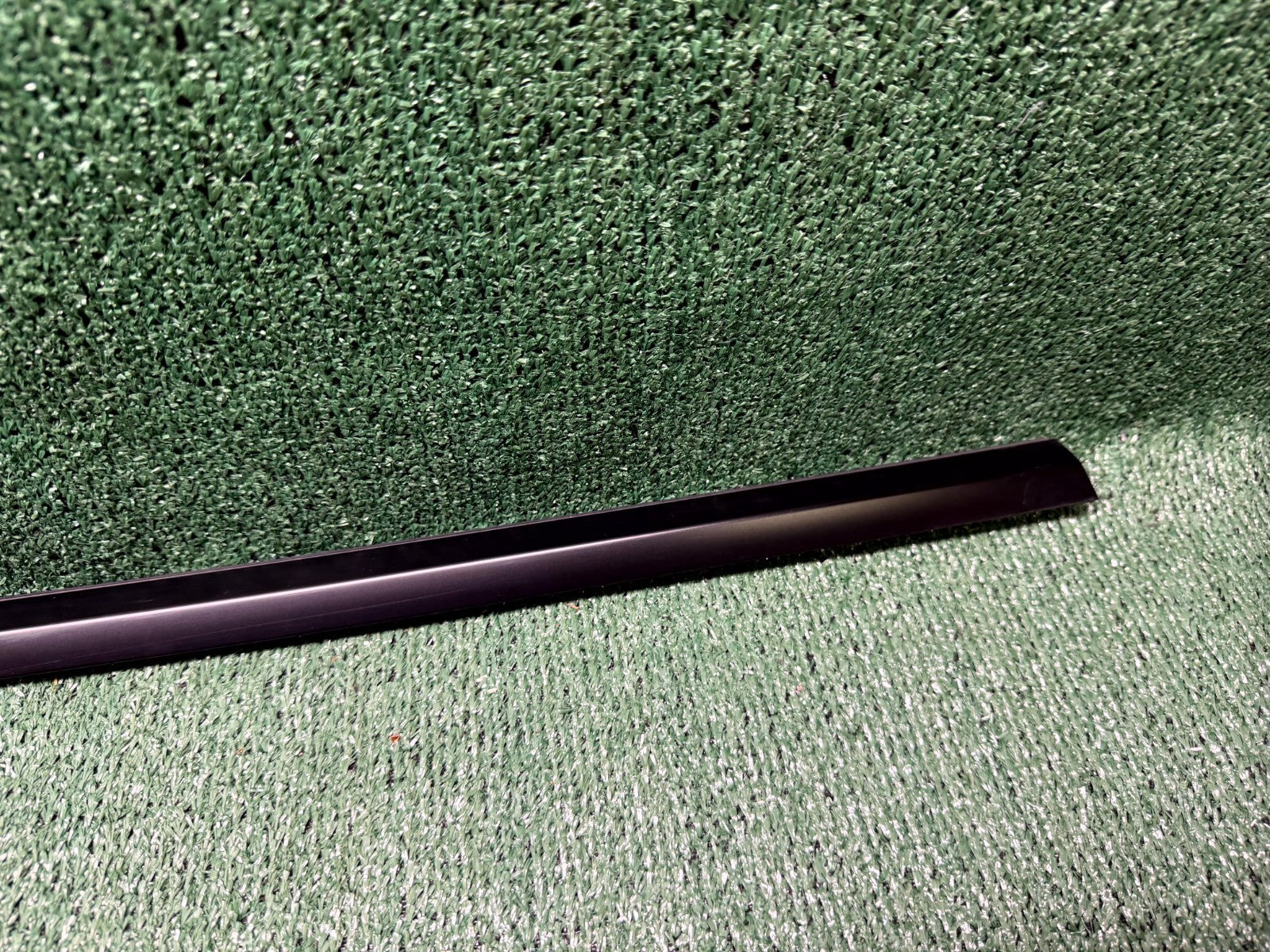 ♦️2020-2024 TESLA MODEL Y FRONT RIGHT DOOR WINDOW BELT MOLDING OEM, 1495722-00-B