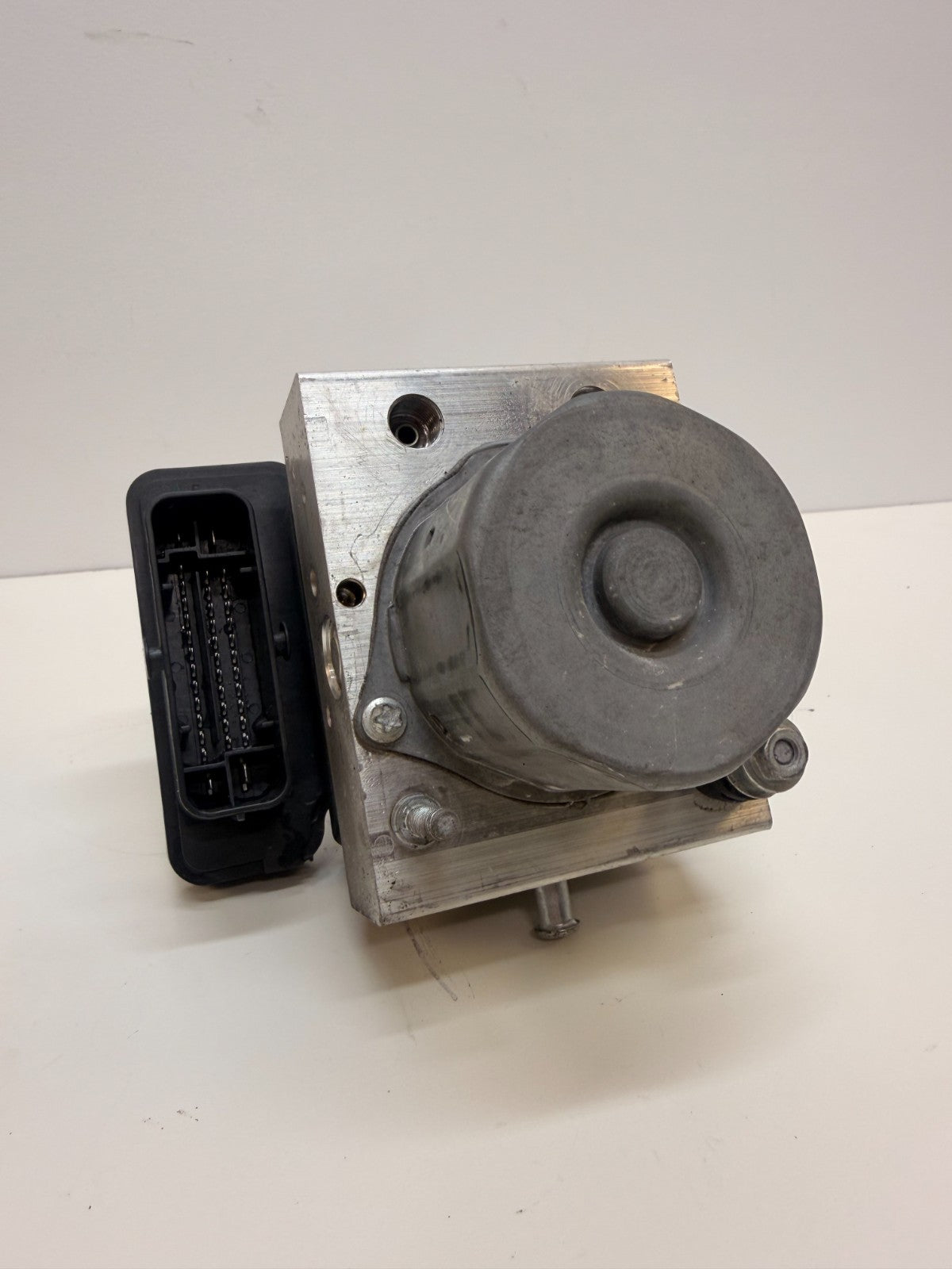 2012-2020 TESLA MODEL S ABS Anti Lock Brake Pump Module Unit 1037797-00-C