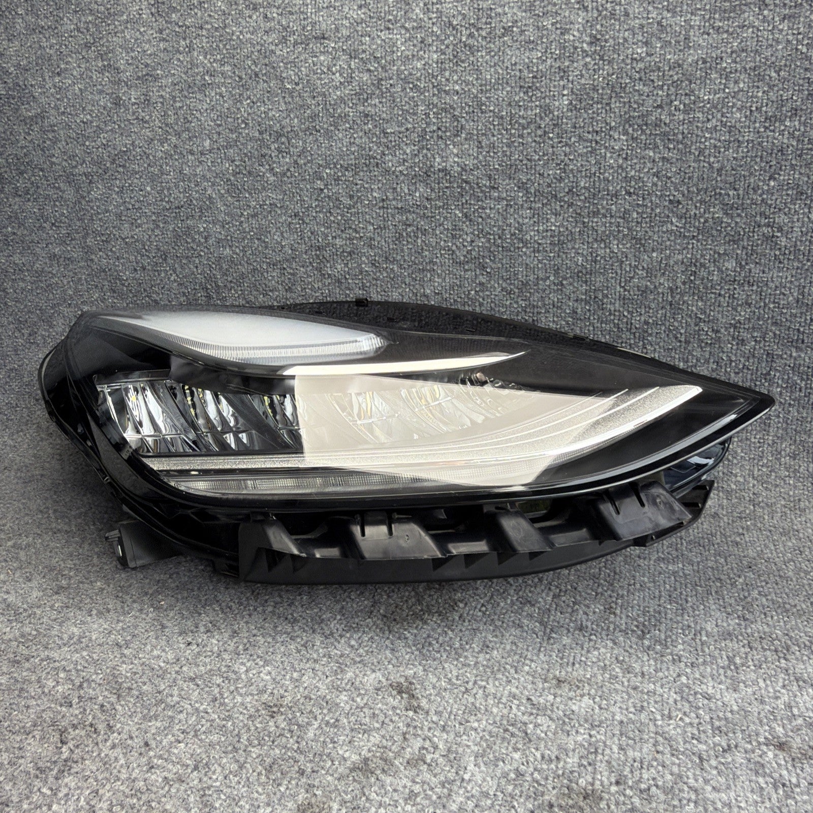10-22 Tesla Model 3-Y Headlamp Assembly Up-Level Right Hand 2085750-00-A OEM