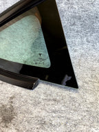 ♦️17-23 TESLA MODEL 3 REAR RIGHT QUARTER WINDOW GLASS W/ MOLDING OEM, 43R-011570