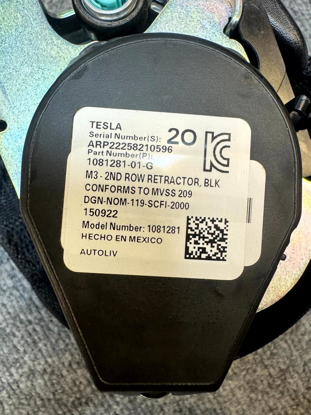 2017 - 2023 TESLA MODEL 3 REAR RIGHT / LEFT SEAT BELT RETRACTOR OEM 1081281-01-G