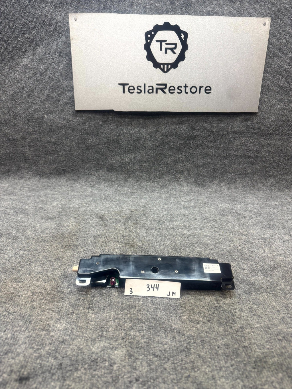 2020-2024 TESLA MODEL Y WIFI BLUETOOTH ANTENNA CONTROL MODULE OEM, 1585601-00-E