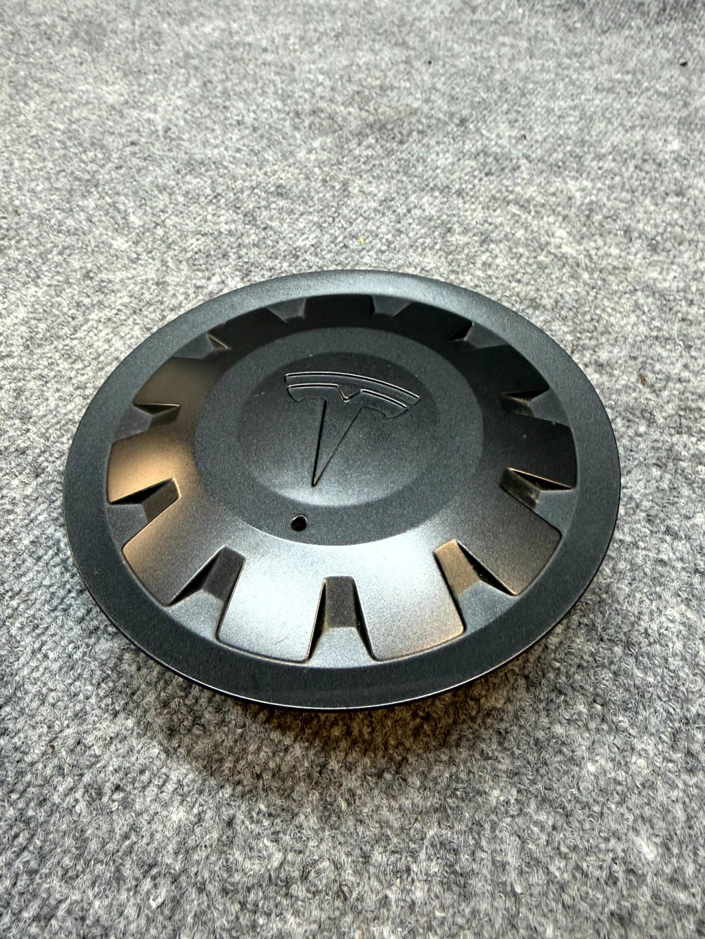 2020 - 2024 TESLA MODEL Y WHEEL CENTER CAP UBERTURBINE OEM, 1188236-00-A