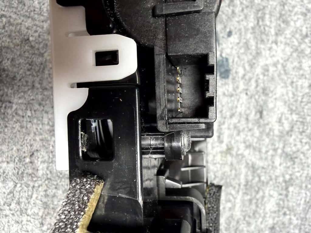 ♦️17-23 TESLA MODEL 3 DASH LEFT SIDE HEATER AC AIR VENT DUCT OEM, 1083320-00-D