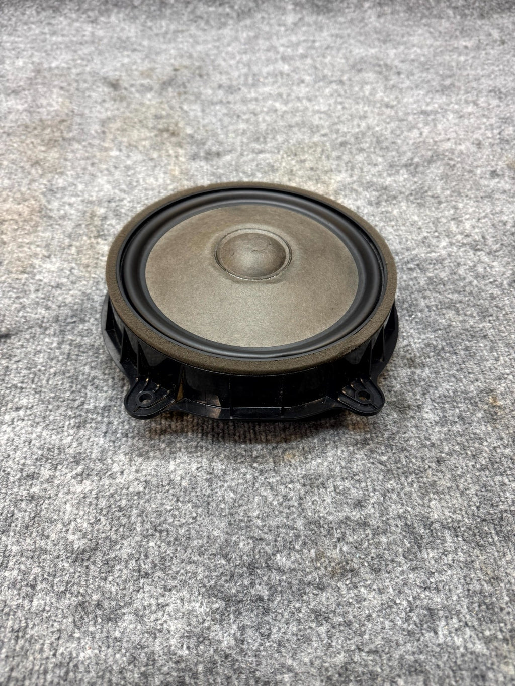 2020 - 2024 TESLA MODEL Y FRONT LEFT / RIGHT SIDE DOOR SPEAKER OEM, 1079744-00-E
