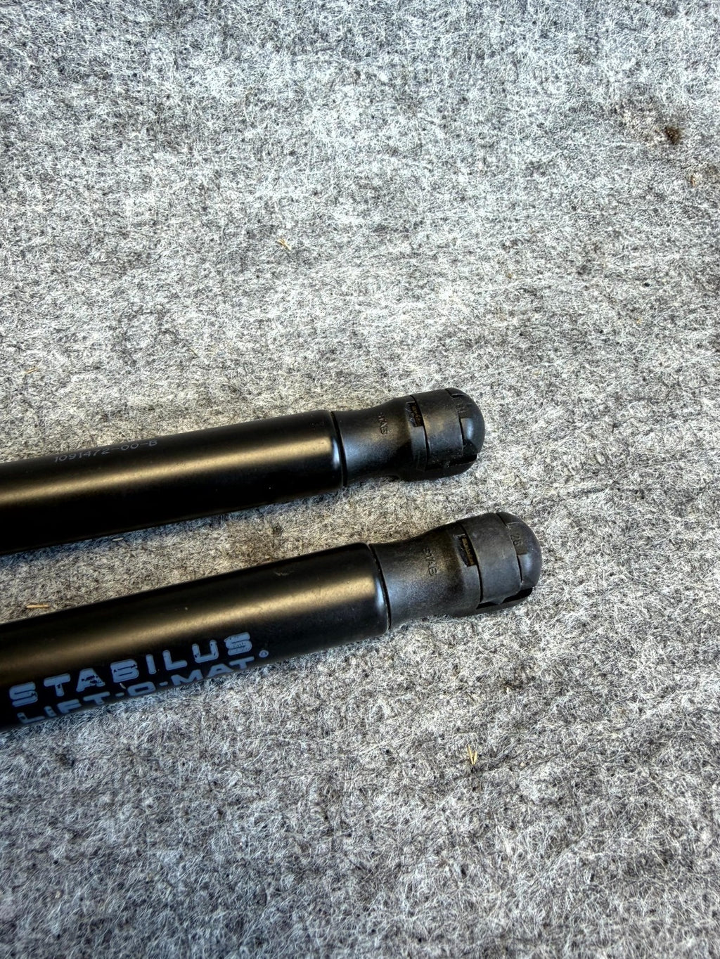 ♦️2017–2023 TESLA MODEL 3 FRONT LEFT & RIGHT HOOD SHOCK STRUT OEM, 1091472-00-B