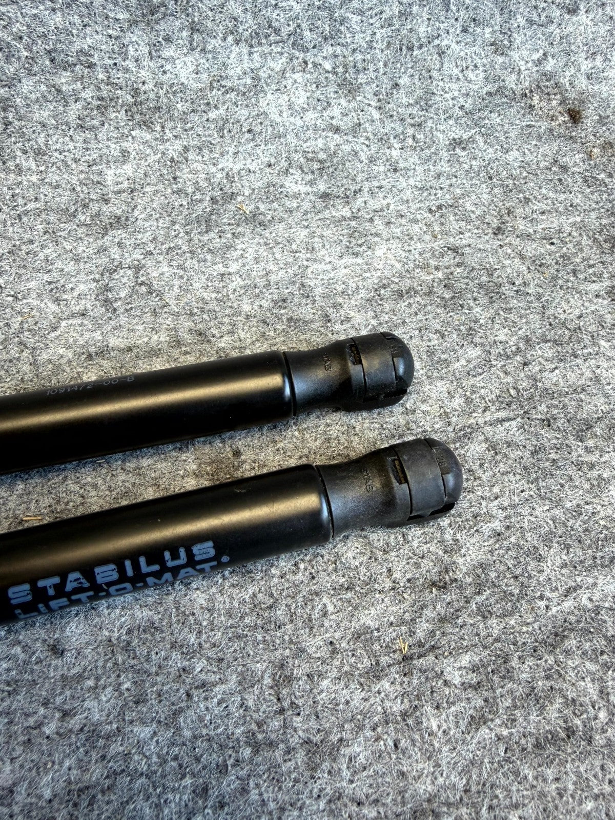 ♦️2017–2023 TESLA MODEL 3 FRONT LEFT & RIGHT HOOD SHOCK STRUT OEM, 1091472-00-B