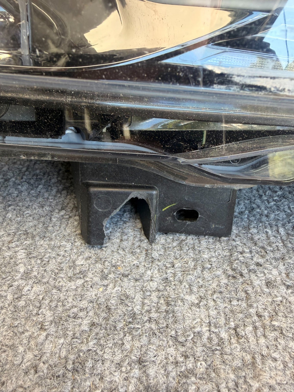 2017- 2023 Tesla Model 3 Right Passenger 3 Pin Fog Light Lamp 1077392-00-F