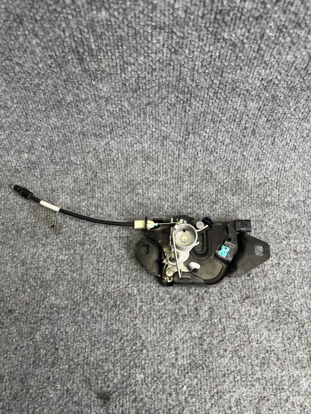TESLA MODEL Y HOOD LATCH LOCK 2020 2021 2022 2023 2024 1500397-00-E OEM