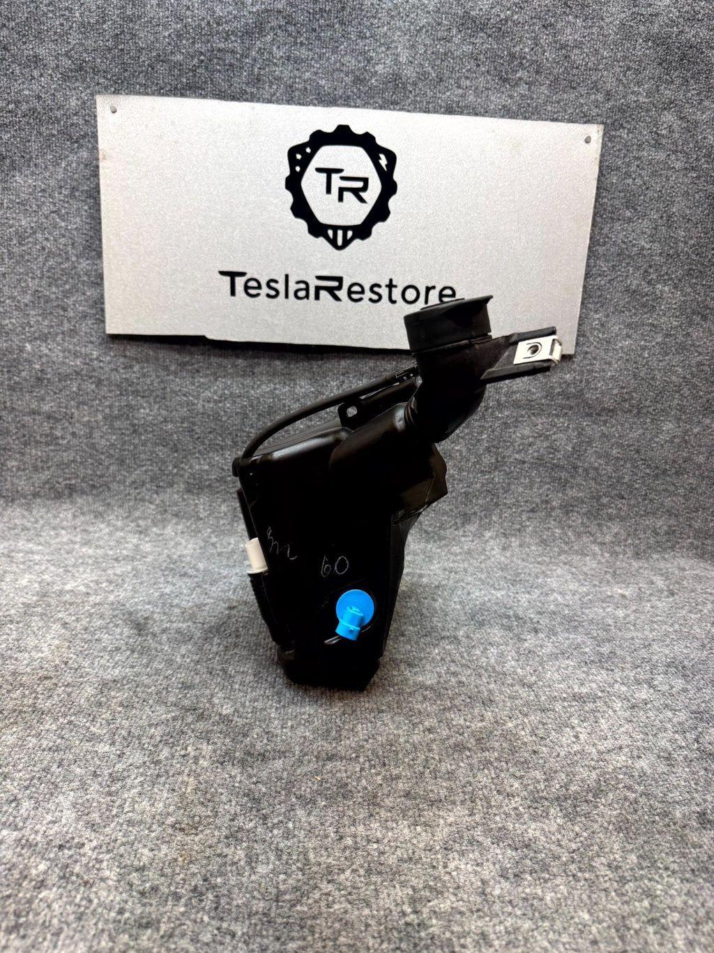 17 - 23 TESLA MODEL 3 FRONT WINDSHIELD WASHER FLUID RESERVOIR OEM, 1096062-00-H