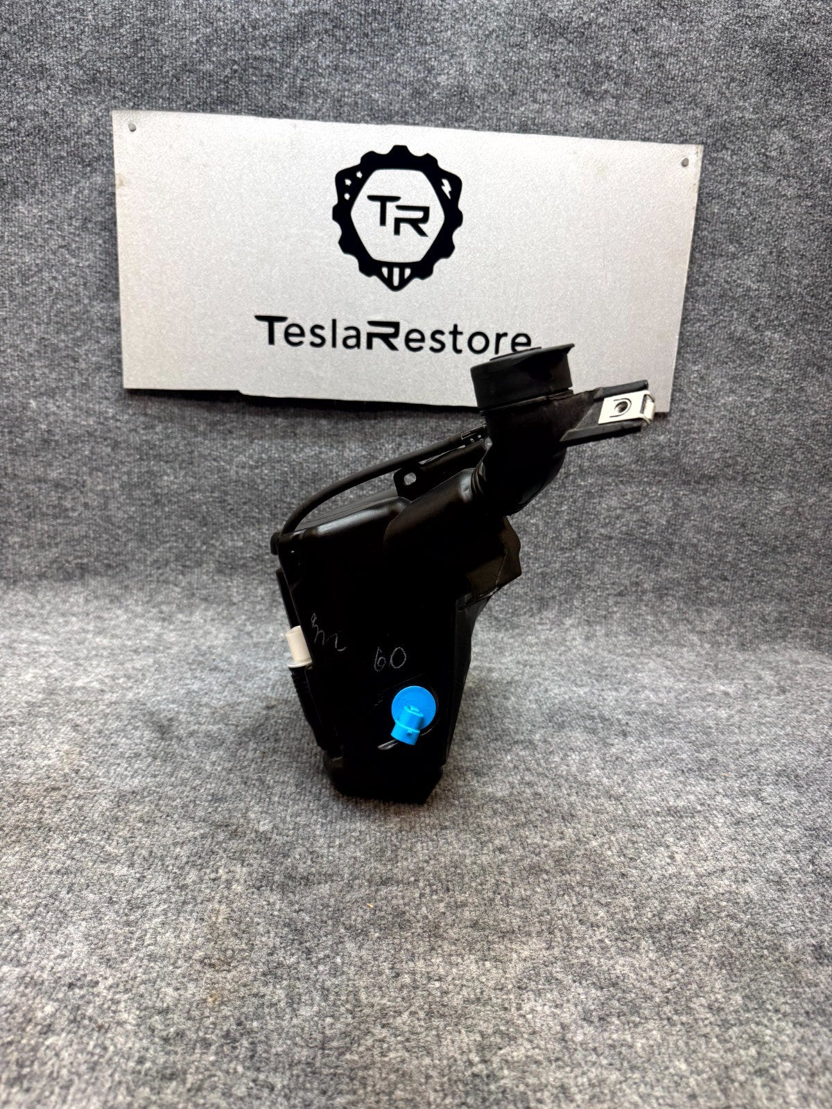 17 - 23 TESLA MODEL 3 FRONT WINDSHIELD WASHER FLUID RESERVOIR OEM, 1096062-00-H