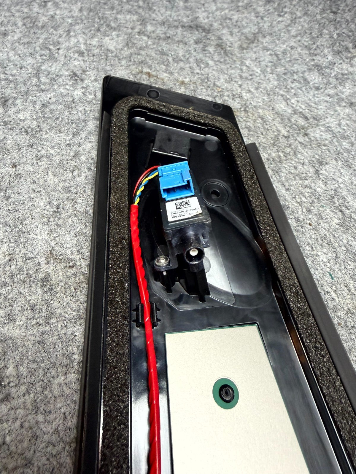 ♦️2017 - 2023 TESLA MODEL 3 RIGHT SIDE B-PILLAR APPLIQUE CAMERA OEM 1100437-00-E