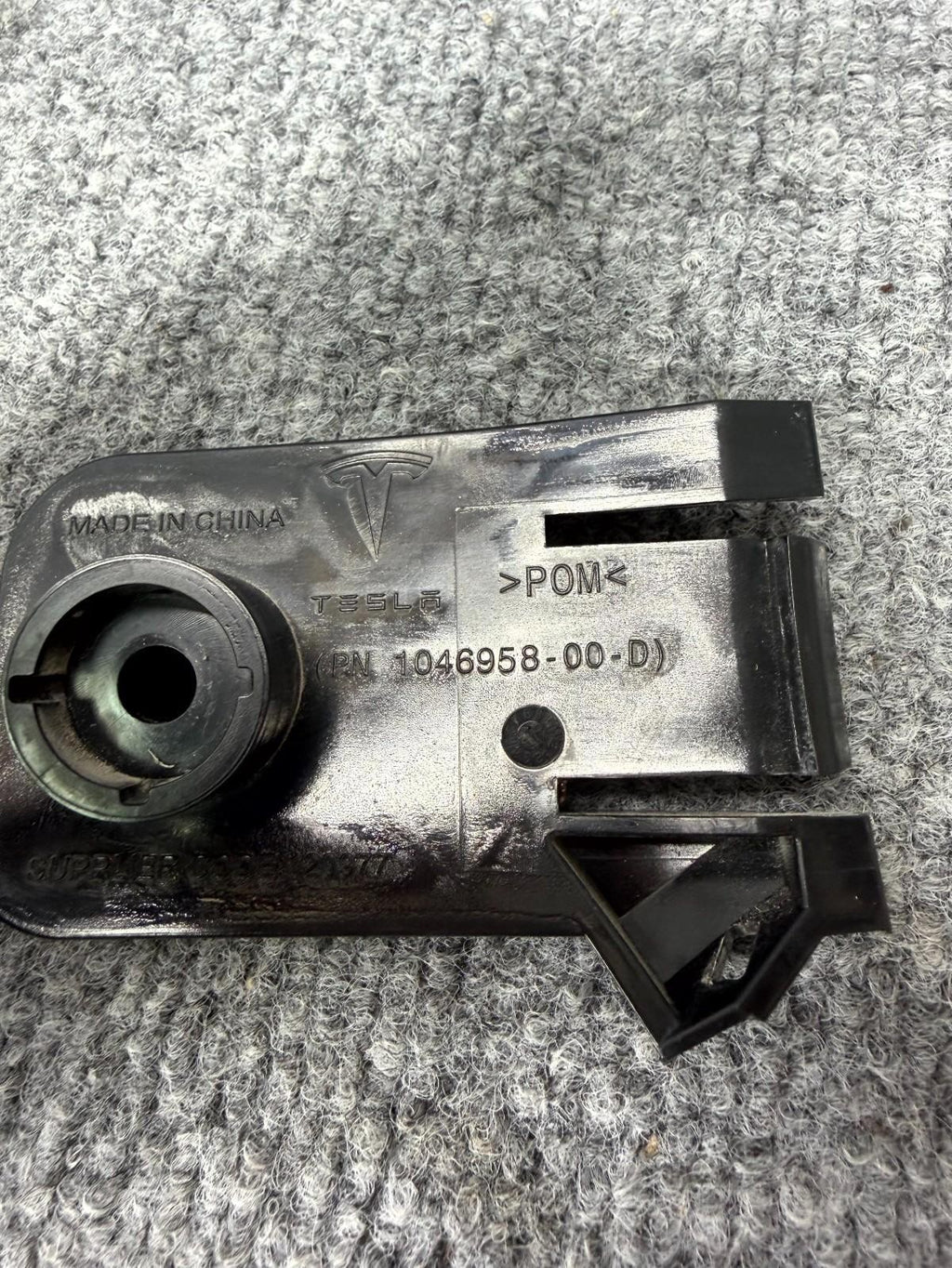 16-20 Tesla Model X Front Left Headlight Outer Support Bracket OEM, 1046958-00-D