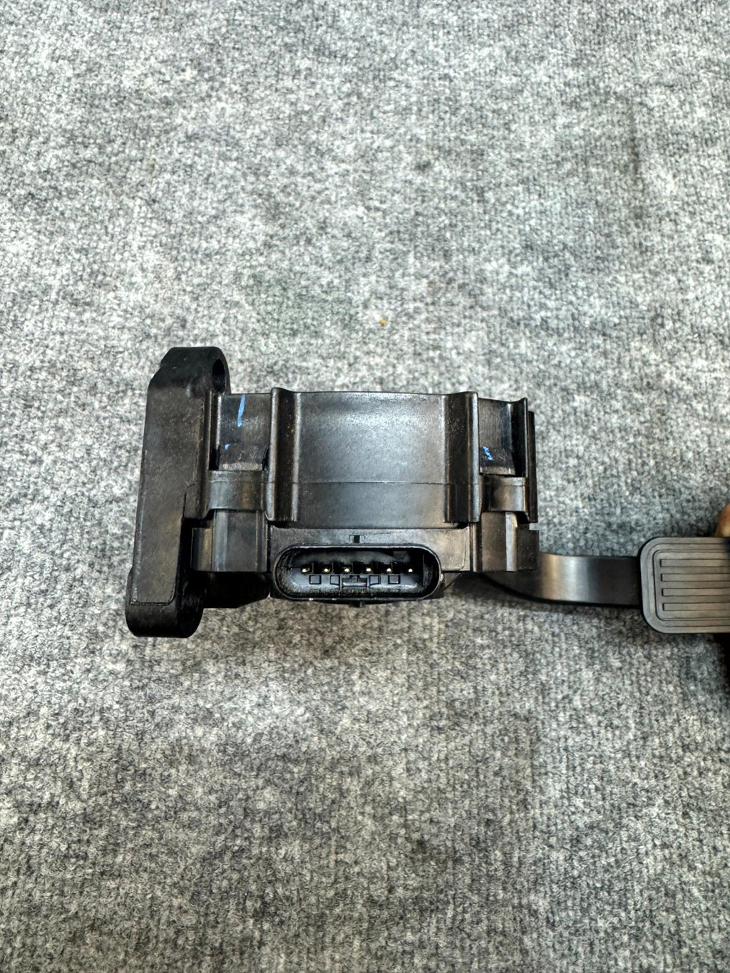 2017 - 2023 TESLA MODEL 3 ELECTRIC ACCELERATOR GAS PEDAL OEM, 1044695-00-A