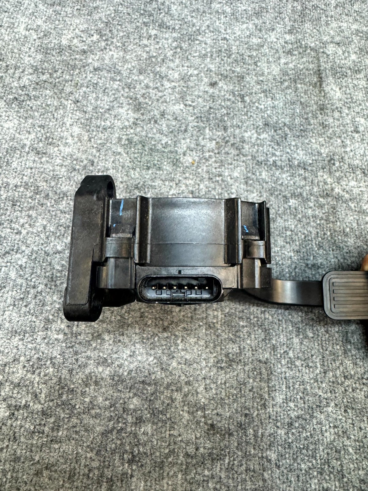 2017 - 2023 TESLA MODEL 3 ELECTRIC ACCELERATOR GAS PEDAL OEM, 1044695-00-A