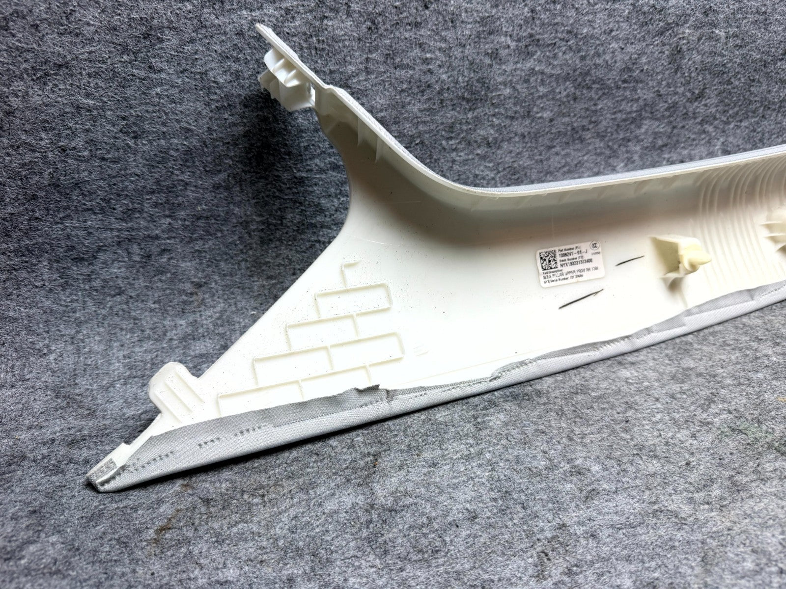 ♦️2017-2023 TESLA MODEL 3 FRONT RIGHT WINDSHIELD A PILLAR TRIM OEM, 1086241-91-J