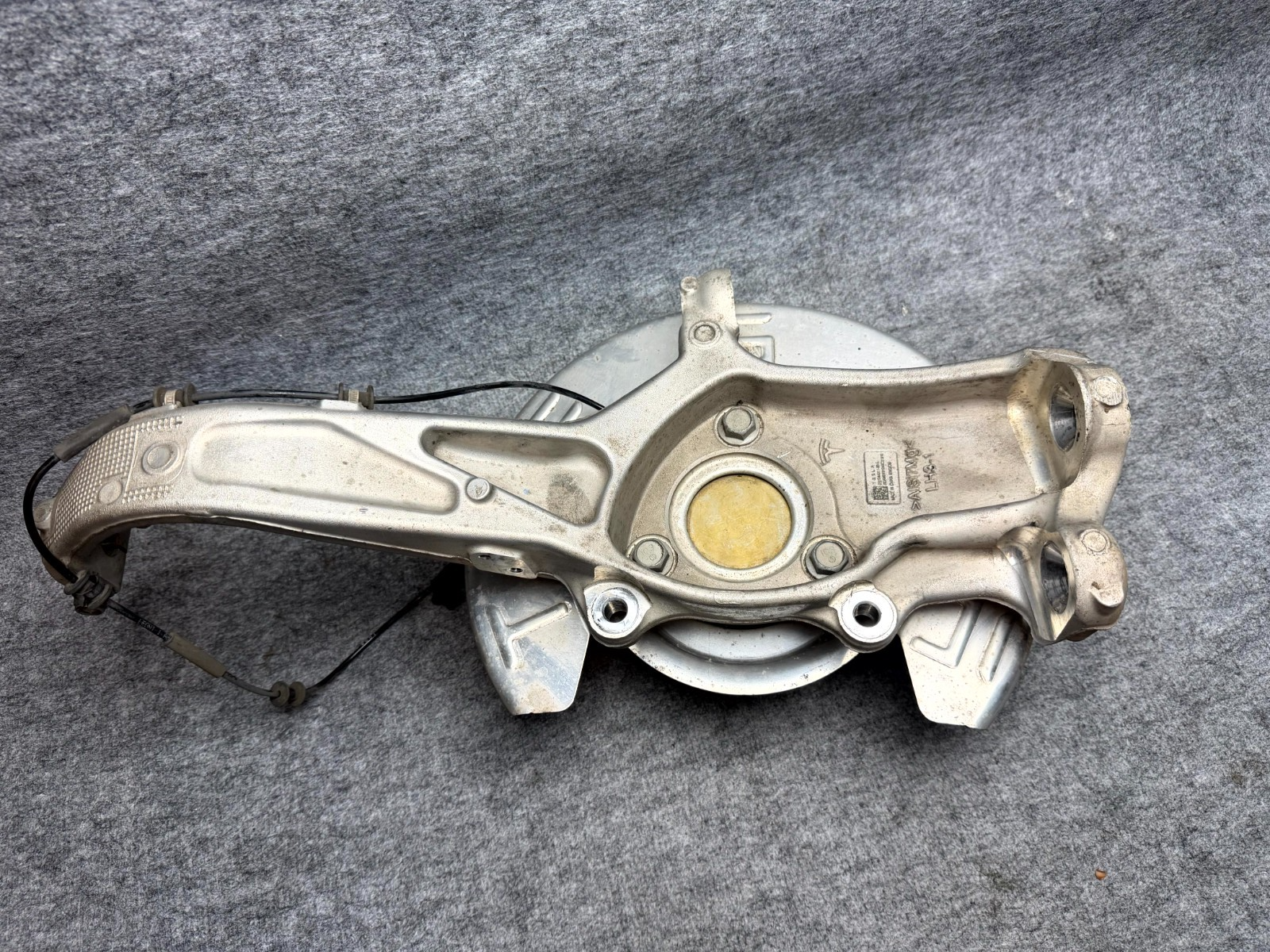 ♦️17-23 TESLA MODEL 3 FRONT LEFT SIDE SPINDLE KNUCKLE WHEEL HUB OEM, 104431100E