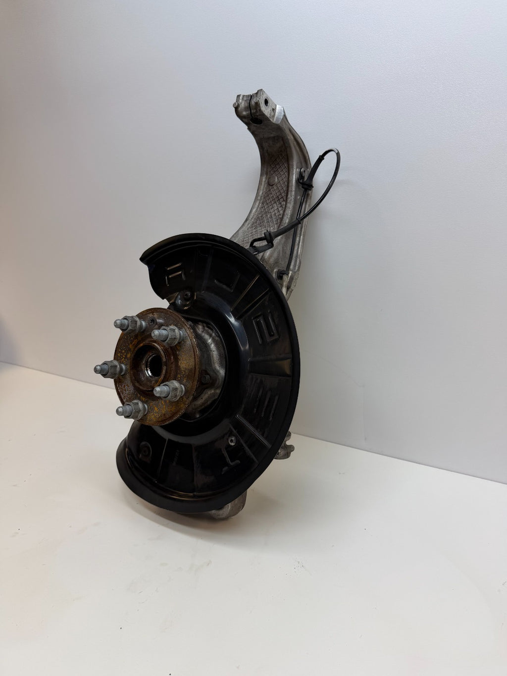 2012-2021 Tesla Model S Front Right Passenger Spindle Knuckle Hub 1030606-00-D