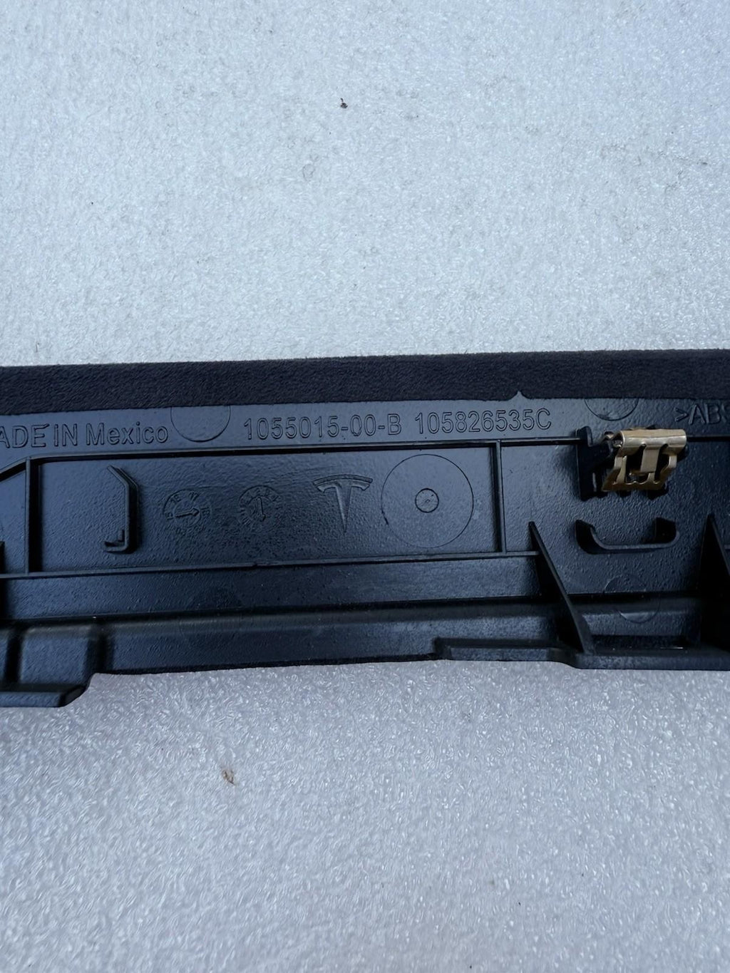 ♦️16-20 TESLA MODEL X REAR RIGHT SIDE DOOR MOLDING TRIM COVER OEM, 1055015-00-B
