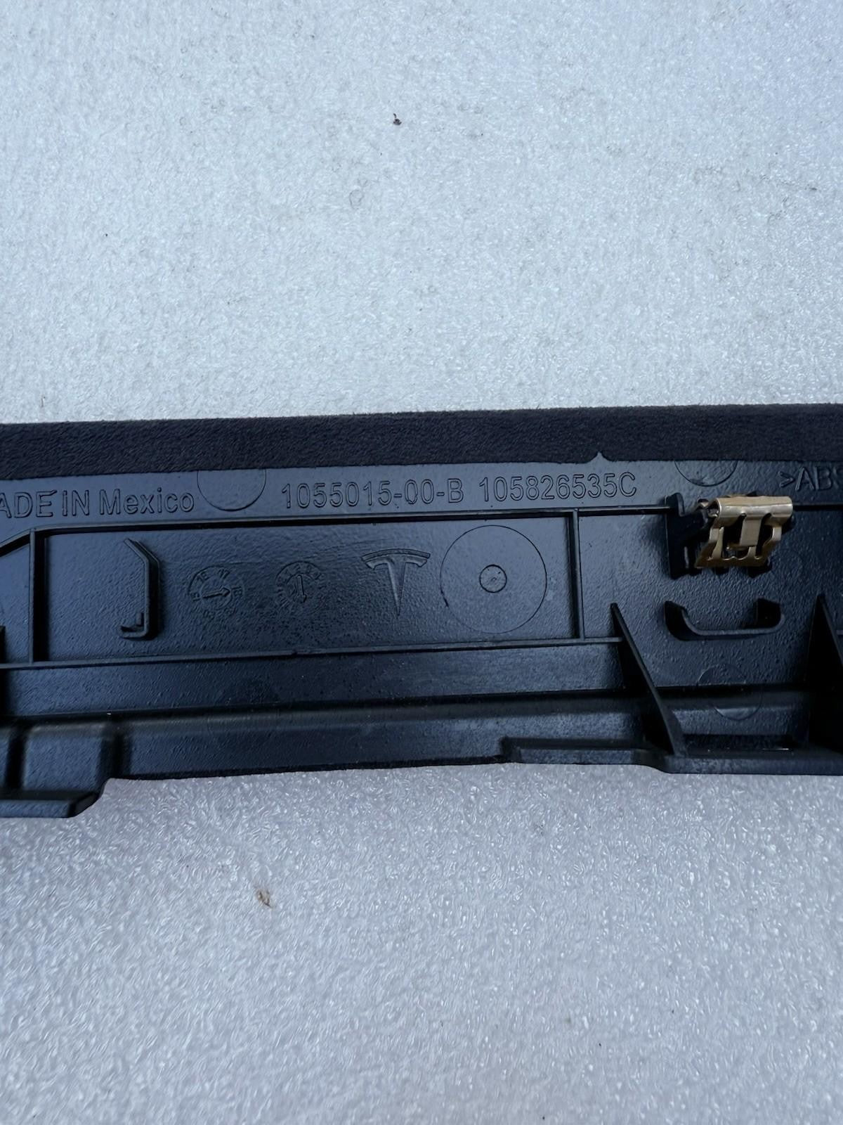 ♦️16-20 TESLA MODEL X REAR RIGHT SIDE DOOR MOLDING TRIM COVER OEM, 1055015-00-B