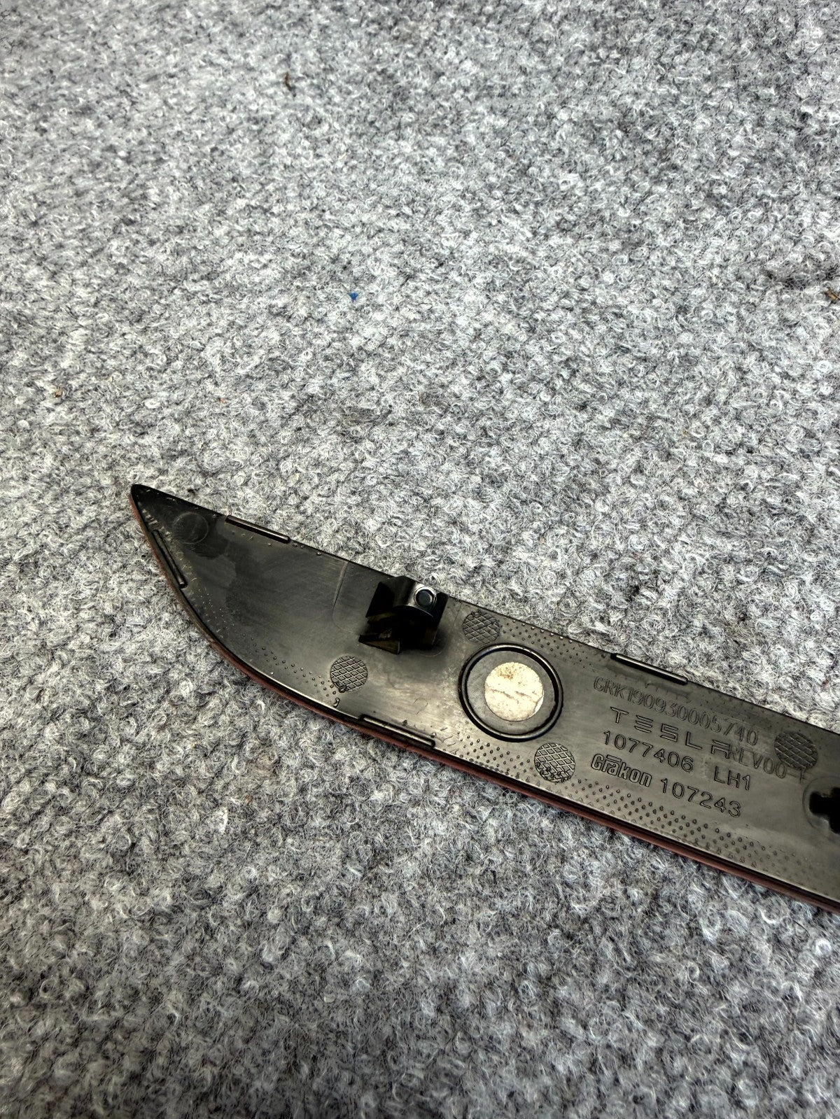 2017-2023 TESLA MODEL 3 REAR LEFT SIDE BUMPER REFLECTOR LIGHT OEM, 1077406-00-F