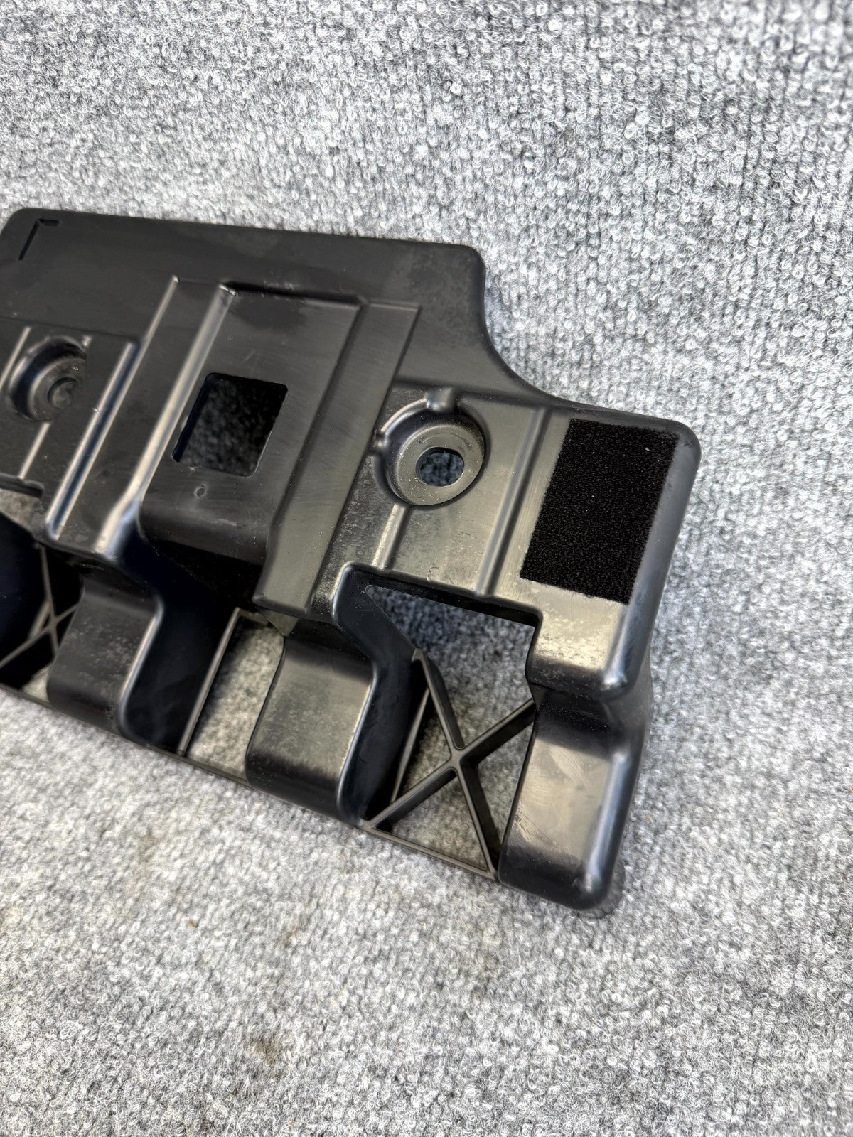 2017–2023 TESLA MODEL 3 REAR LEFT TRUNK LUGGAGE FLOOR BRACKET OEM, 1089615-00-D
