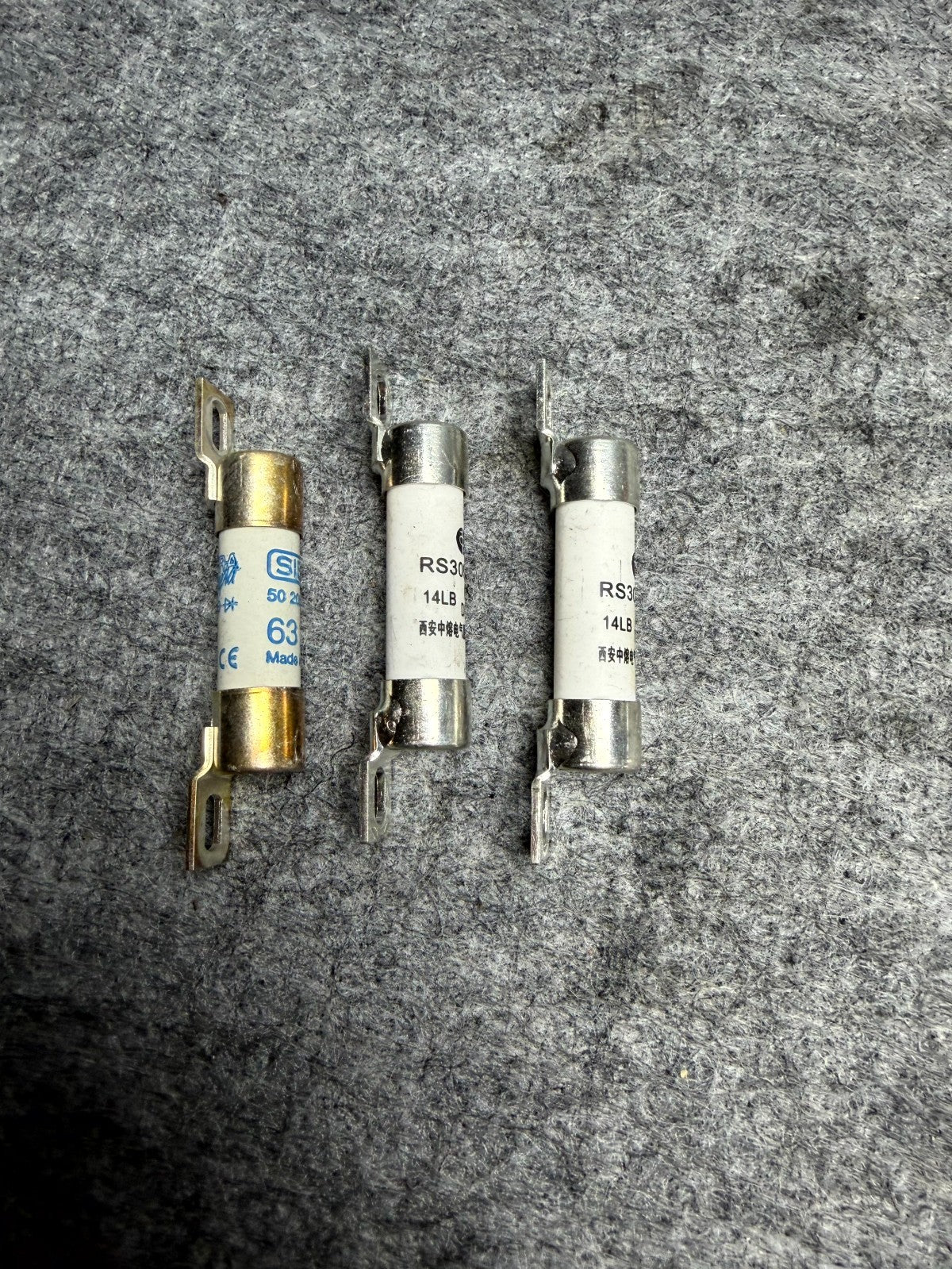 ♦️17-23 TESLA MODEL 3 82 KW 63A 700VDC HV BATTERY FUSE SET OF 3 OEM 1611034-00-A