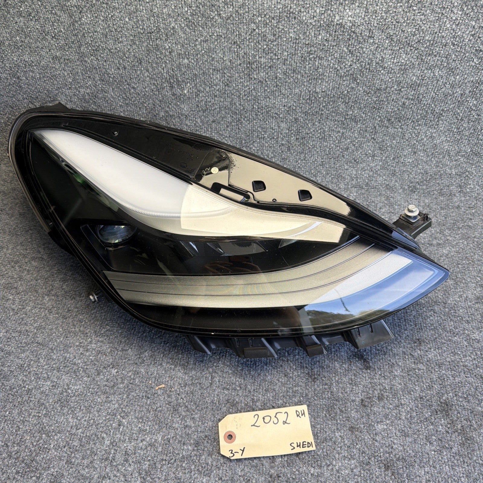 2021-2023 TESLA MODEL 3 Y RIGHT  HEADLIGHT PROJECTOR MATRIX 2ND GEN 1514953-00-D