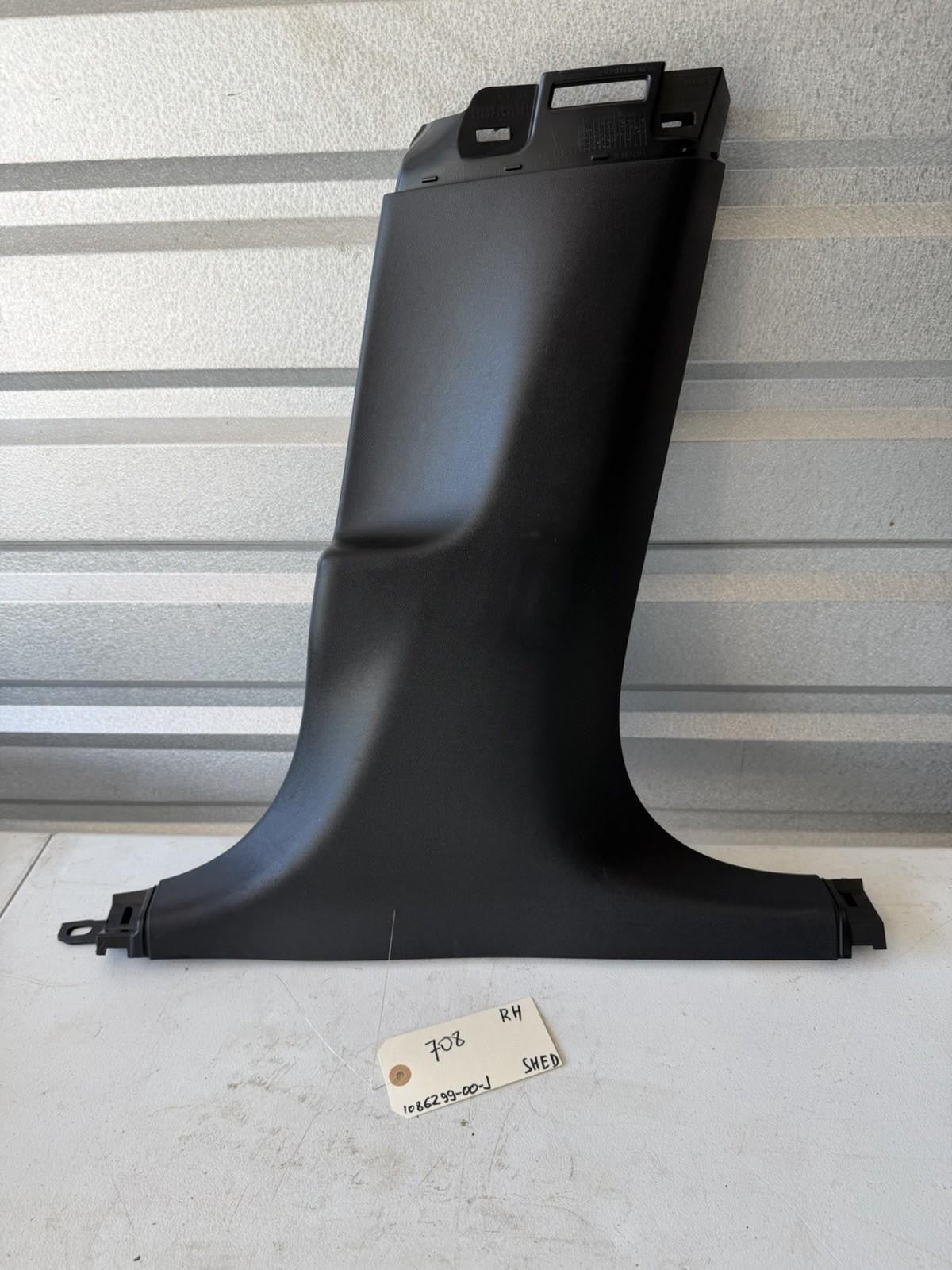 ♦️17–23 TESLA MODEL 3 RIGHT SIDE B-PILLAR LOWER TRIM COVER PANEL OEM,1086299-00J