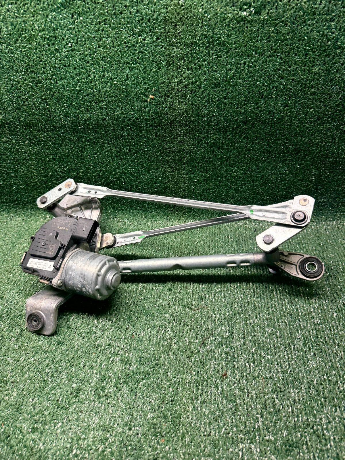 ♦️2020–2024 TESLA MODEL Y FRONT WINDSHIELD WIPER LINKAGE MOTOR OEM, 1490242-00-A