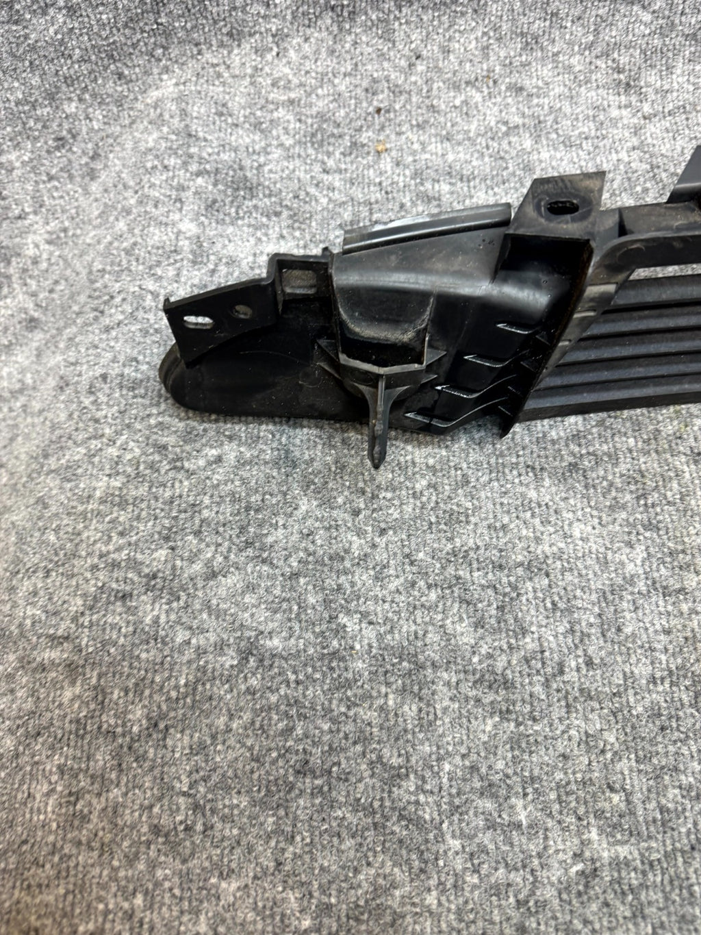 2017 - 2023 TESLA MODEL 3 FRONT LOWER BUMPER RADIATOR GRILLE OEM, 1085927-00-C
