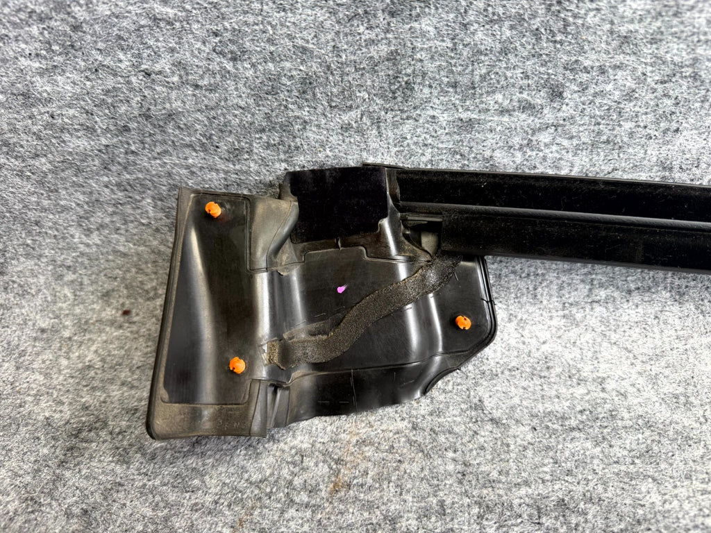 ♦️17–23 TESLA MODEL 3 FRONT LEFT/RIGHT INNER BELT SEAL MOLDING OEM, 1090495-00-E