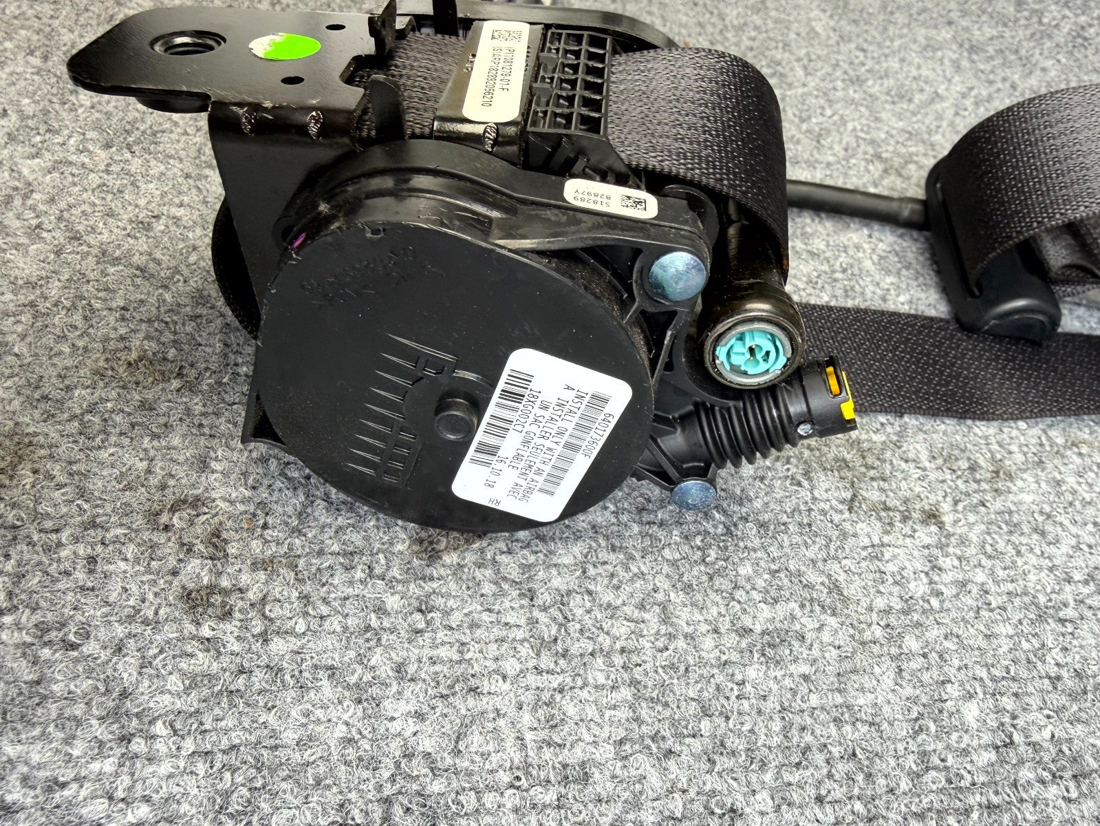 2017-2023 TESLA MODEL 3 FRONT RIGHT SIDE SEAT BELT RETRACTOR OEM, 1081279-01-F