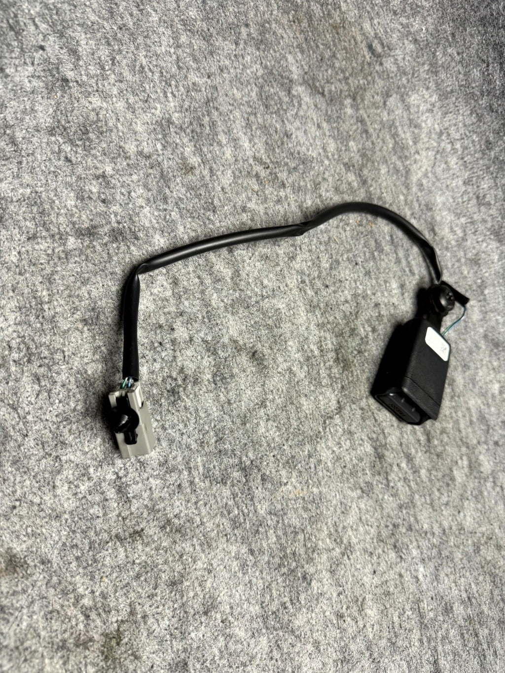 ♦️2012 - 2020 TESLA MODEL S REAR SEAT BELT BUCKLE ASSEMBLY OEM, 1005269-00-E