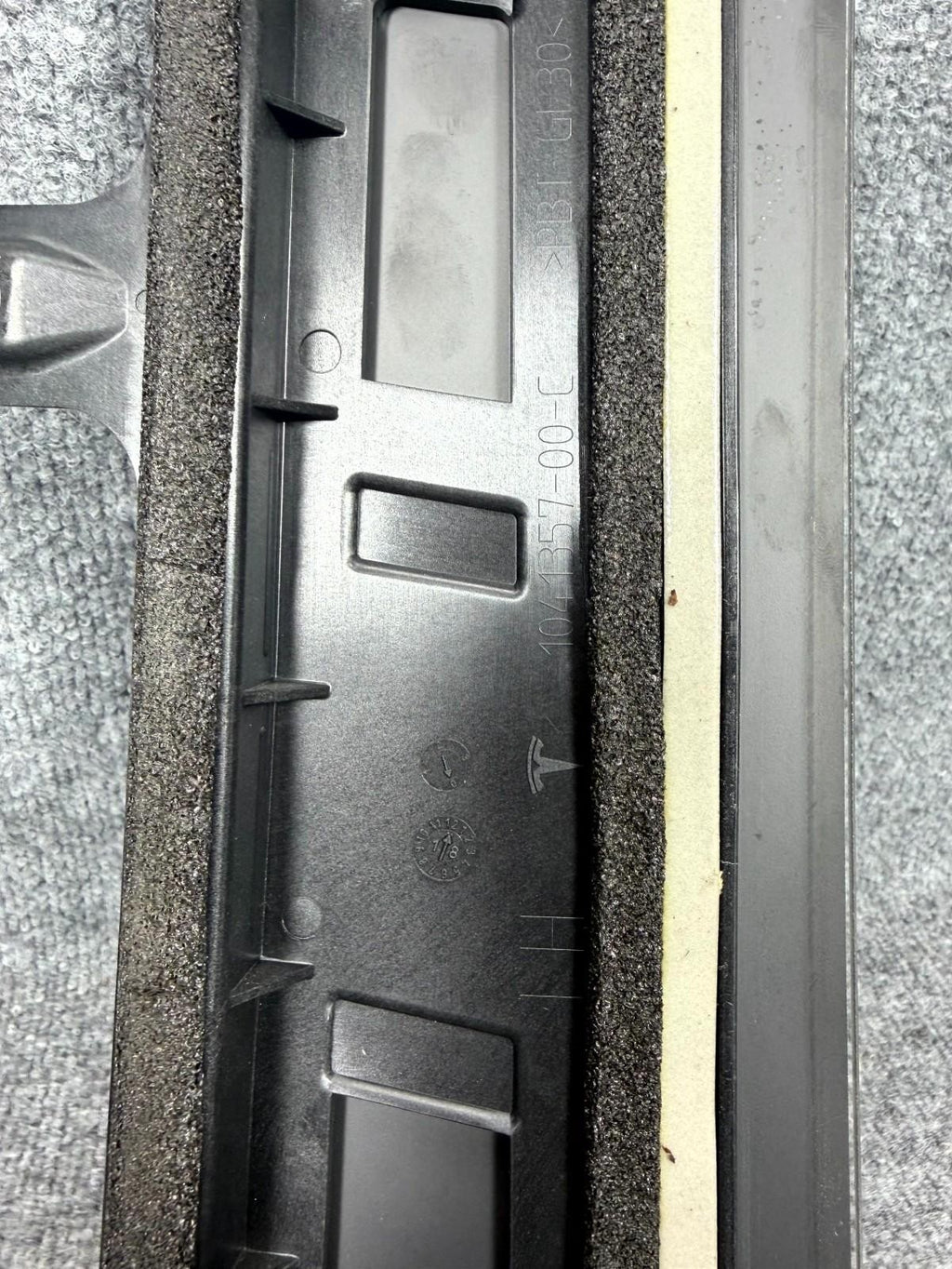 16-20 Tesla Model X Rear Left B Pillar Applique Molding Trim OEM 1041357-00-C