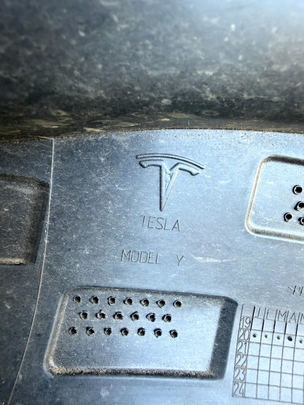 2020 – 2023 TESLA MODEL Y FRONT LEFT SIDE BUMPER INNER BRACKET OEM, 1493741‑00‑A