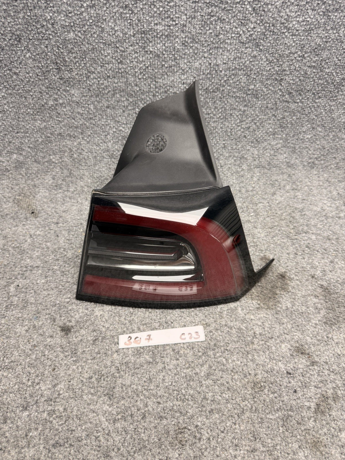 2021-2024 TESLA MODEL 3/Y RIGHT SIDE  TAIL LIGHT USED OEM (1502087-00-D) 4 Pin