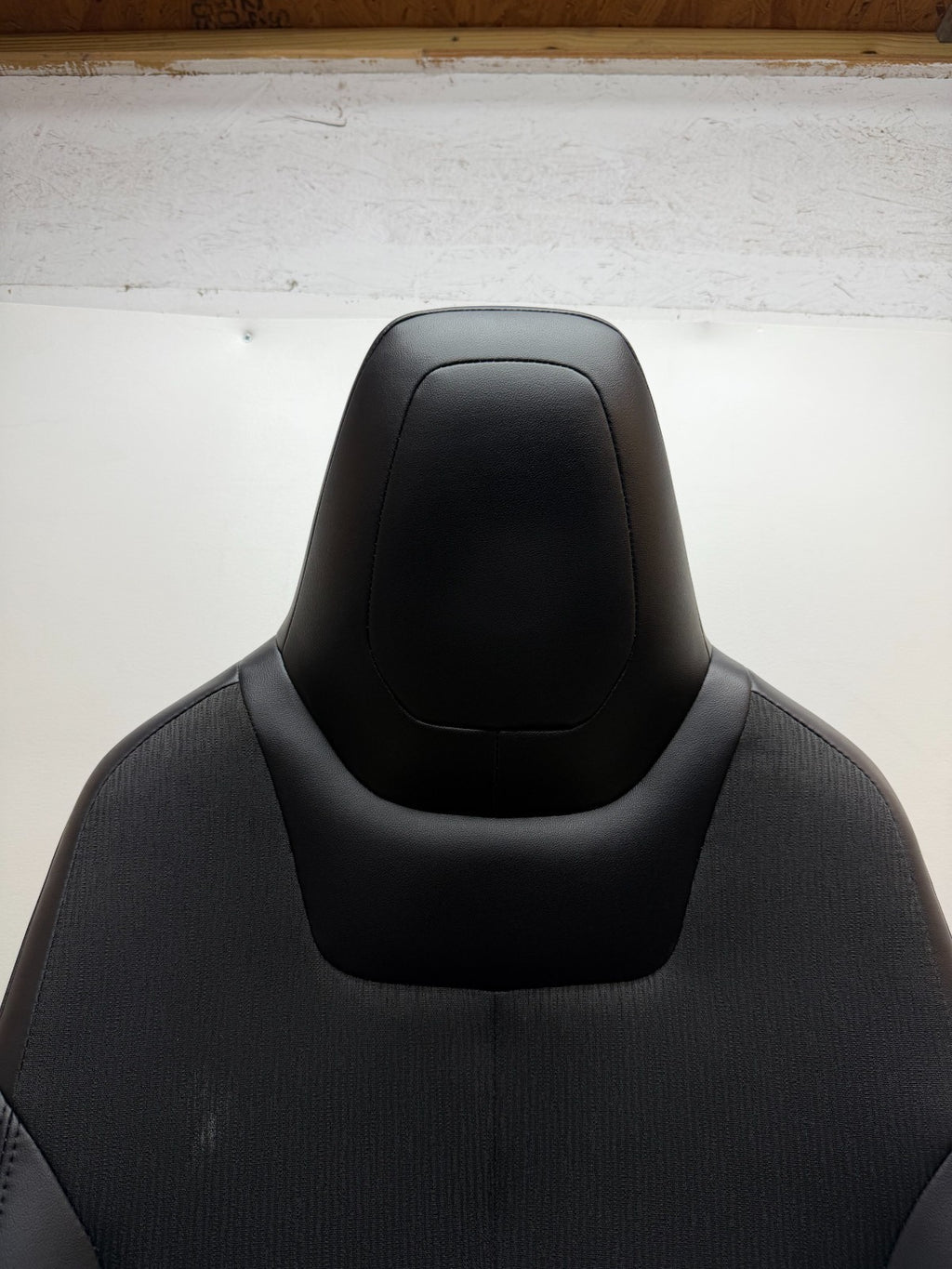 2016-2020 Tesla Model S Front Passenger Side Seat Black Cloth / Leather Right