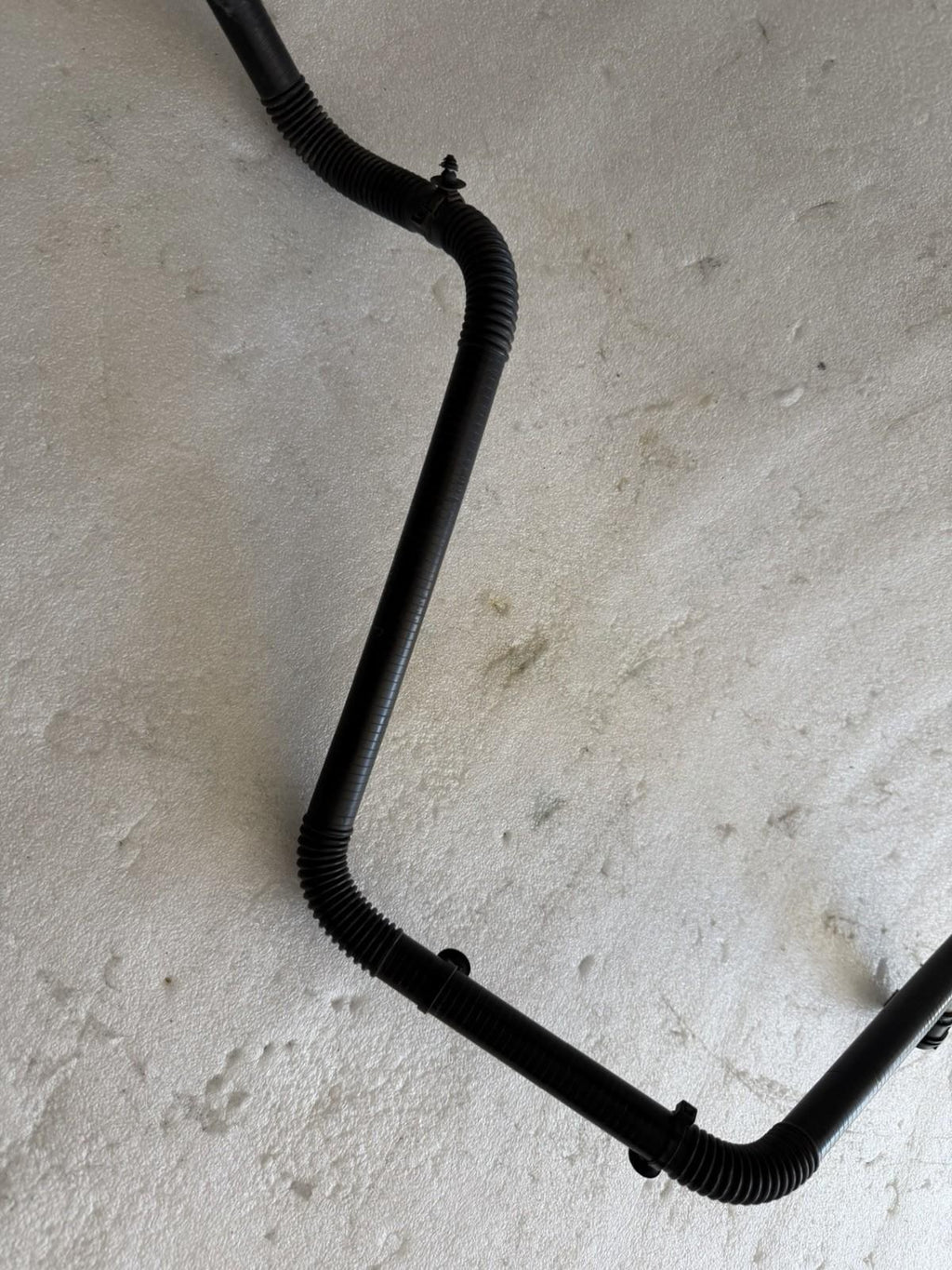 ♦️17-20 TESLA MODEL 3 RADIATOR BYPASS COOLING HOSE PIPE LINE OEM, 1077600-00-E