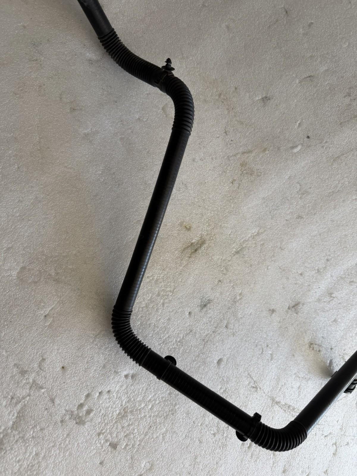 ♦️17-20 TESLA MODEL 3 RADIATOR BYPASS COOLING HOSE PIPE LINE OEM, 1077600-00-E